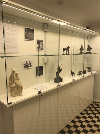 "Вечные спутники человека"