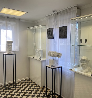 "На пике гротеска"