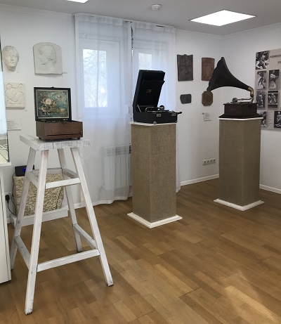 Былого обаяние особое...